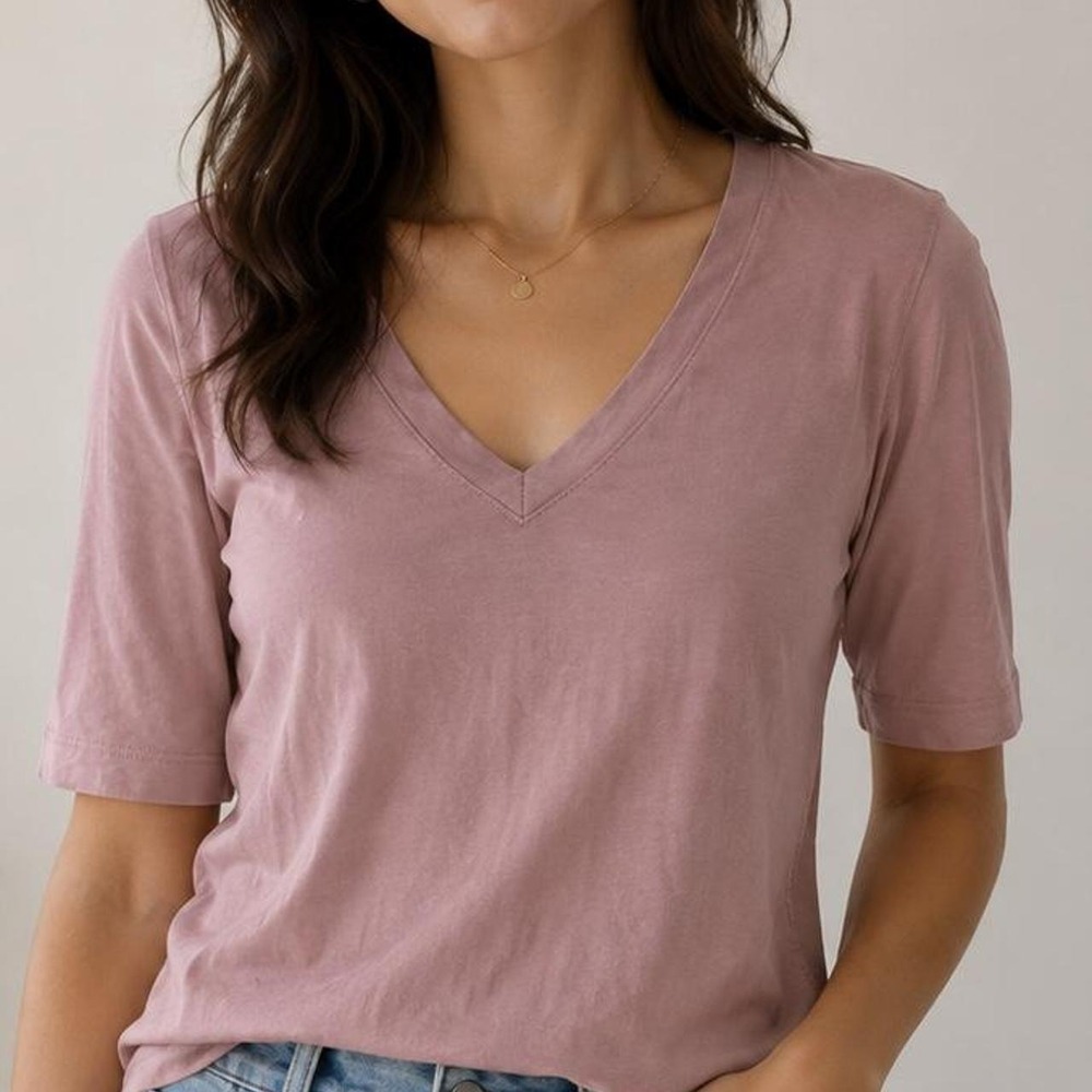 Universal Thread dusty pink V-neck tee 🌸